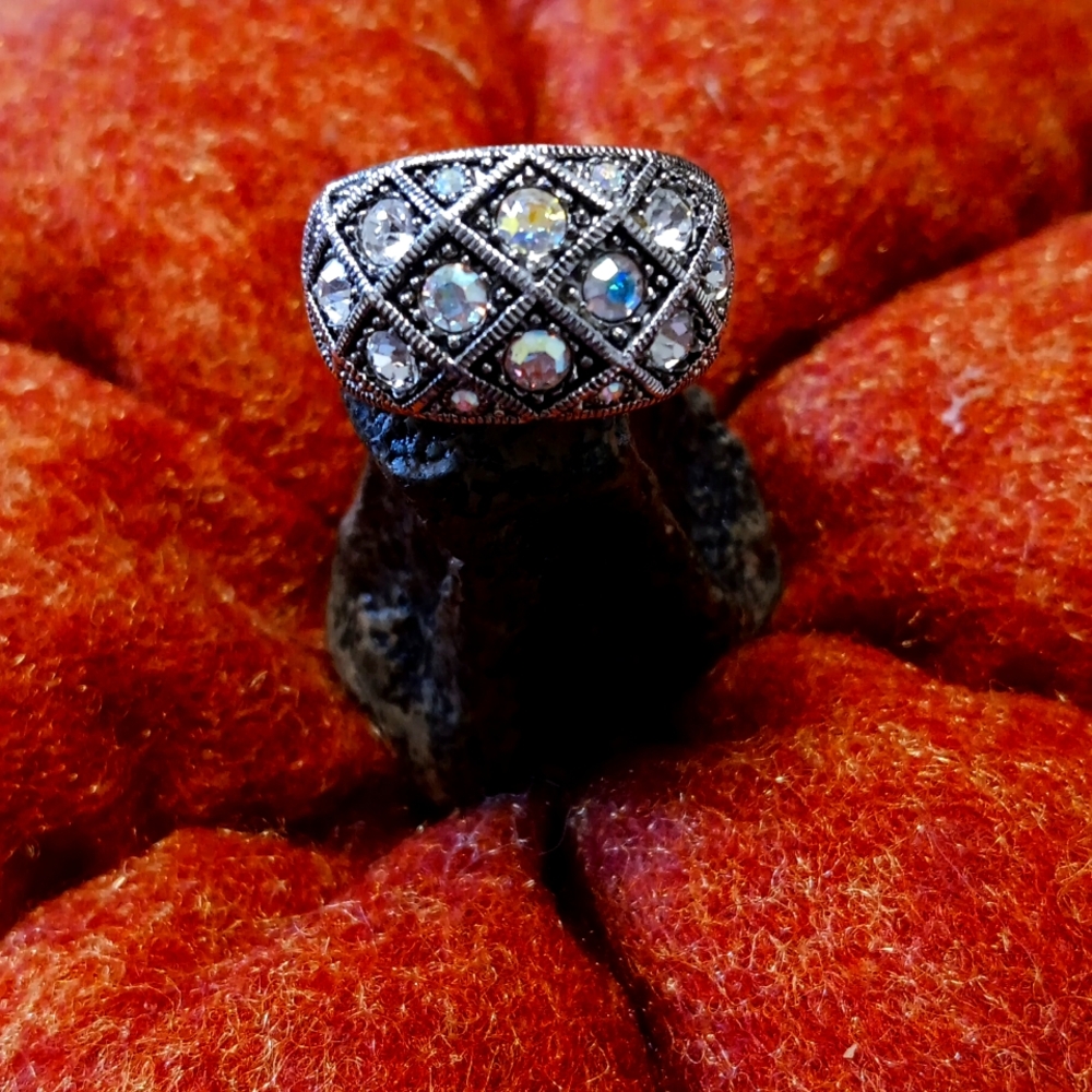 Lia Sophia ladies ring. Size 8.